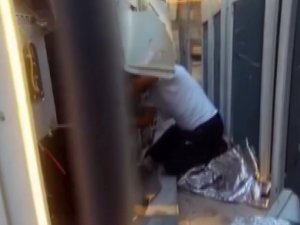 Klima Hırsızı Caminin Gaz Tankını Sökerken Bekçilere Yakalandı