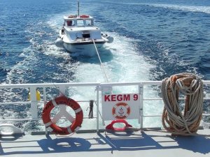 Çanakkale Boğazı’nda Arızalanan Tekne Tersaneye Çekildi