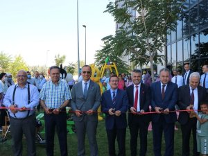 Karaciğer Nakli Enstitüsüne Toplantı Salonu Ve Oyun Parkı