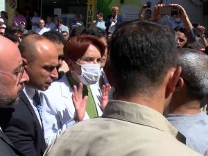 Meral Akşener Vatandaşa Bağırdı, Korumalar Zor Kullanarak Uzaklaştırdı