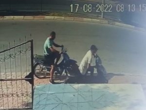 İ̇ş Yerinin Önüne Park Ettiği Motosikletini Çaldılar