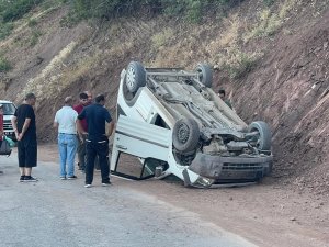Tunceli’de Hafif Ticari Araç Ters Döndü: 4 Yaralı