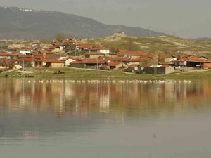 Seyitgazi Ovasını Sulayan Kunduzlar Barajı’nda Su Seviyesi Azaldı