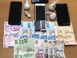 Maltepe’de Şüphe Üzerine Durdurulan Araçtan Suç Makinesi Çıktı