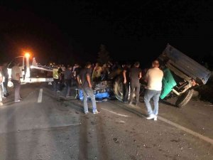 Otomobil, Traktöre Arkadan Çarptı: 1’ağır 2 Yaralı