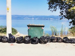 Sapanca Gölü Kıyısından 23 Torba Çöp Çıktı