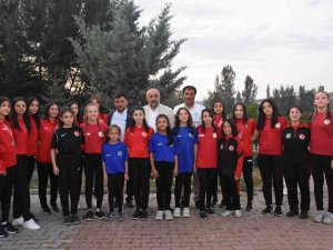 Güreş Müsabakalarında Derece Elde Eden Sporcular Ödüllendirildi