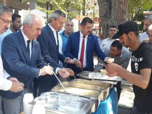 Denizli Ülkü Ocaklarından Aşure İkramı