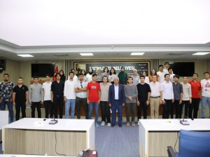 Güder, Yks’de Başarılı Öğrencileri Ödüllendirdi