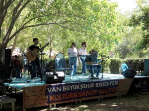 Van Büyükşehir Belediyesi Bedensel Engellileri Ve Ailelerini Ağırladı