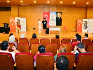 Manavgat Kent Tiyatrosu’ndan, ’İ̇ki Yakanın Hikayesi’