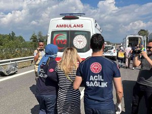 Meraklı Sürücüler Ambulansa Yol Vermeyince Polis Müdahale Etti