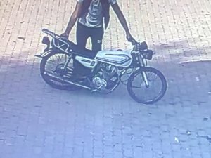 Çalıştıramadığı Motosikleti Düz Kontak Yapıp Çaldı