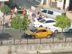 Adana’da Sokak Ortasında Kavga Saniye Saniye Görüntülendi