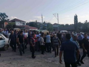 Drenaj Kuyusunda Zehirlenen 3 Kardeş Toprağa Verildi