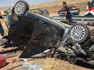 Takla Atan Otomobil Hurdaya Döndü: Aynı Aileden 7 Kişi Yaralandı
