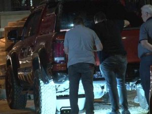 Küçükçekmece’de Emlakçının Aracına Kurşun Yağdırdılar