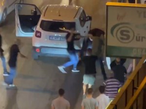 Bursa’da Cadde Ortasında Akrabalarına Böyle Kurşun Yağdırdı: 3 Yaralı