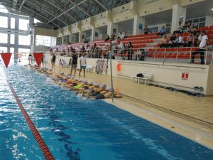 İ̇pekyolu Belediyesinden Çocuklar İçin Yüzme Kursu
