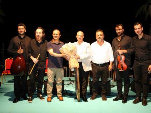 Göksel Baktagir, Darıca’da Müziğe Doyurdu