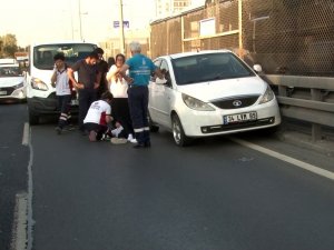 E-5’te Korkutan Kaza: Direksiyon Başında Rahatsızlanarak Bariyerlere Çarptı