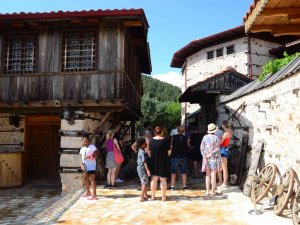 44 Yıl Biriktirdiği Tarihi Eserler, Evine Sığmayınca Hayali Olan Müzeyi Kurdu