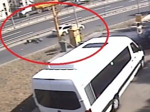 Otomobil İle Çarpışan Motosikletli Ağır Yaralandı