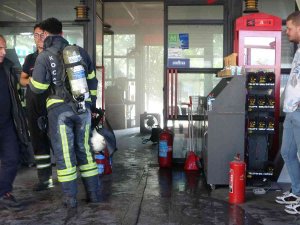 Kafenin Mutfağından Çıkan Yangın Paniğe Sebep Oldu