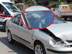Kaza Yapan Araçta Kafasını Cama Çarpan Yolcu Yaralandı