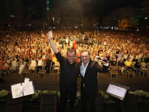 Alanya Belediyesinin Yaz Konserinde, Ferhat Göçer Coşkusu