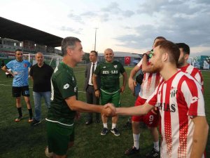 Gölbaşı Belediye Başkanı Şimşek, Basın Futbol Turnuvası’nın Açılış Maçını Yaptı