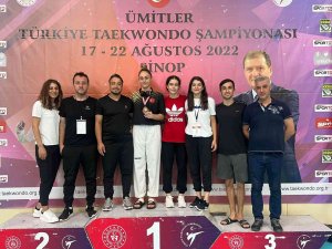 Geleneği Bozmadı, Kürsü Yapmaya Devam Etti