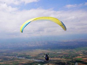 Erbaa’da Yamaç Paraşütü Yarışları Renkli Görüntülere Sahne Oldu
