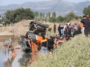 Konya’da Gölete Düşen İş Makinesinin Operatörü Hayatını Kaybetti