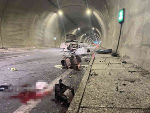 Zonguldak’ta Otomobil Tünelde Kaldırıma Çarptı: 1 Ağır Yaralı