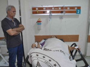 Derik’teki Kazada Yardıma Gitti Tırın Kaportası Üzerine Düştü