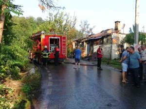 90 Yaşındaki Adam Evinde Çıkan Yangında Hayatını Kaybetti