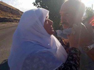 Papağanları Bulununca Sevinçten Ağladılar