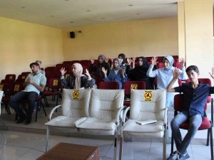 İ̇şitme Engelli Vatandaşlar İçin İşaret Dili Öğreniyorlar