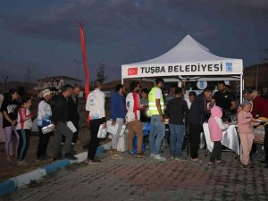 Bisikletçiler Tuşba Belediyesi Halk Plajında Konakladı