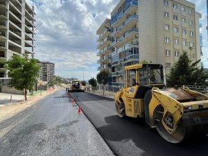 Bayraklı Sokaklarına 62 Bin Metrekare Asfalt Serimi