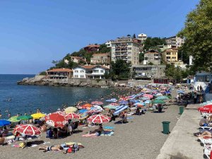 Akdeniz Sahillerini Aratmadı, Yüzlerce Vatandaş Halk Plajına Akın Etti