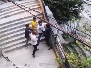 İ̇stanbul’da Bilgisayar Mühendisi Gence Darp Ve Gasp Kamerada