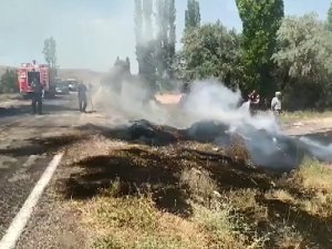 Balya Yüklü Traktör Römorku Alev Aldı, 1 Kişi Yaraladı