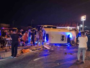 Otomobilin Çarptığı Ambulansta 3 Kişi Yaralandı