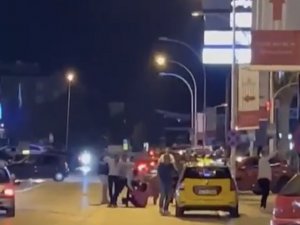 Bursa’da Eğlence Çıkışı Ortalık Savaş Alanına Döndü: Kavga Anı Kameraya Yansıdı