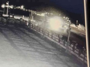 Anne Ve Oğlunun Yaşamını Yitirdiği Acı Kaza Güvenlik Kameralarına Yansıdı