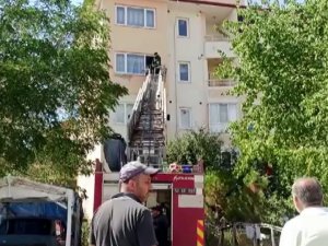 Oturduğu Evi Yakmaya Kalkıştı, Komşularının İhbarı Üzerine Yakayı Ele Verdi