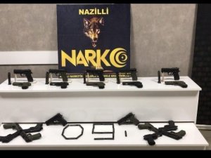 Nazilli’de Otomobil Gizlenmiş 9 Adet Silah Ele Geçirildi