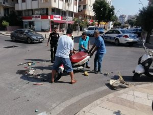 Otomobil İle Motosiklet Çarpıştı: Baba Ve Oğlu Ölümden Döndü